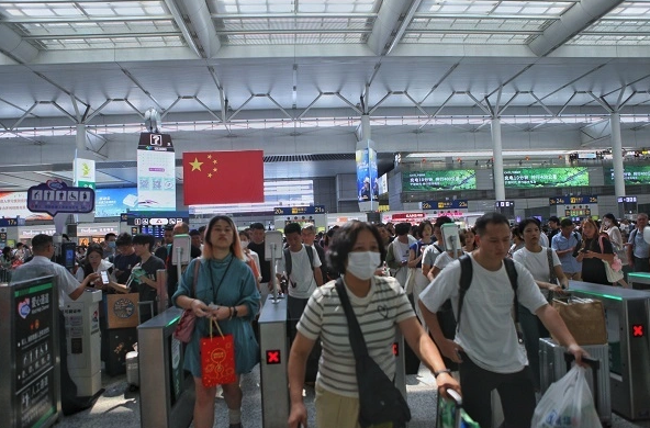 鉄道国慶節ゴールデンウィーク輸送開始 上海駅、上海虹橋駅待合室が24時間営業に