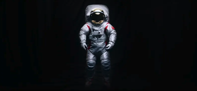 引退したカナダ人宇宙飛行士が中国の月面着姿の映像を公開。