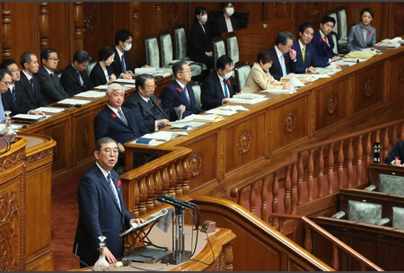早期解散、崩れる目算　裏金非公認で混乱、答弁防戦　石破自民、懸念抱え衆院選へ〔深層探訪〕