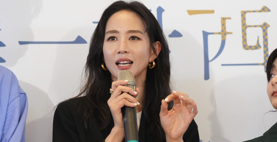 監督の恋人柯ウェンリーが公の場で愛を告白！チャン・ジュンニン、結婚の進展を明らかに