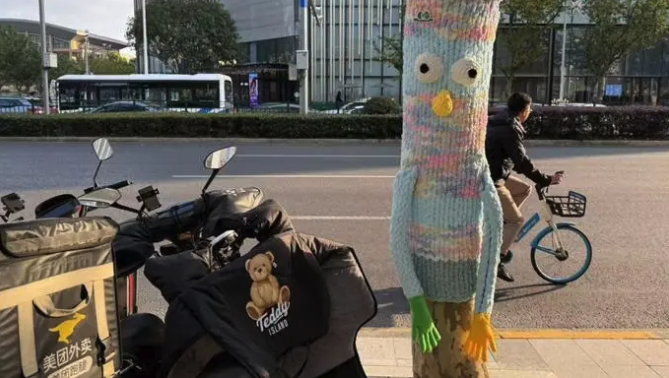 寒くなってきて、上海の歴史的建造物は続々とセーターを着ている？万物は人を擬人することができて、感情の訴えはそれとも流量の焦慮ですか？